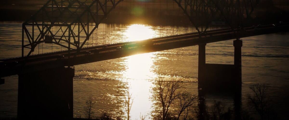 Great spot for a shot of the bridge to Arkansas. Sunset shot made in late January.