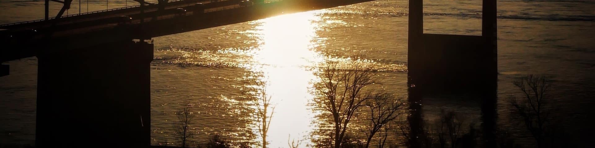 Great spot for a shot of the bridge to Arkansas. Sunset shot made in late January.