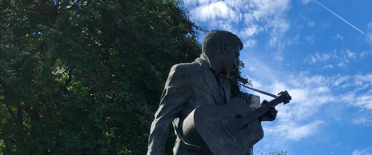 Elvis statue on Beale Street in Memphis. 
(Oct 18)
#Memphis #Elvis