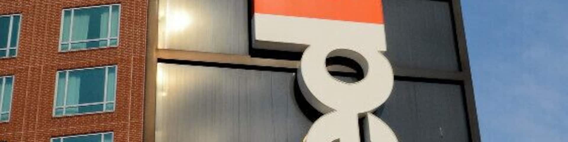 Mini Takes the States 2014 Road Rally Memphis to St.Louis Leg:
If you are going to spend the money .... put up a BIG SIGN.
#MTTS2014 #minitakesthestates #go11