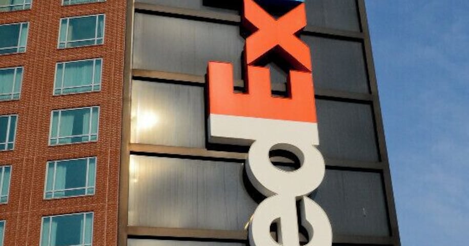 Mini Takes the States 2014 Road Rally Memphis to St.Louis Leg:
If you are going to spend the money .... put up a BIG SIGN.
 #MTTS2014 #minitakesthestates #go11