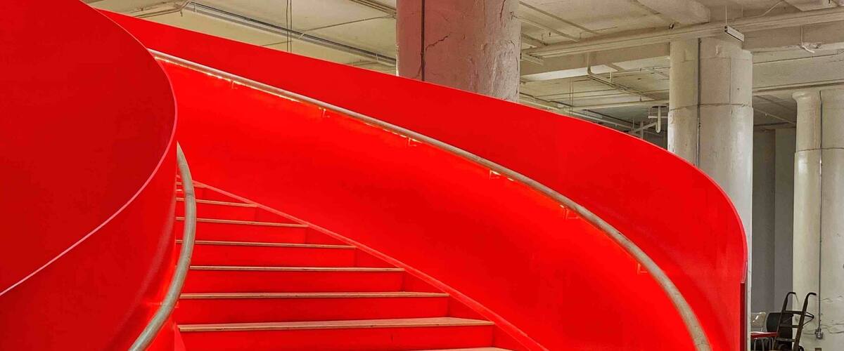 Red Is the color. This wonderful building in Memphis is full of surprises #red #lifeatexpedia #tlotravel