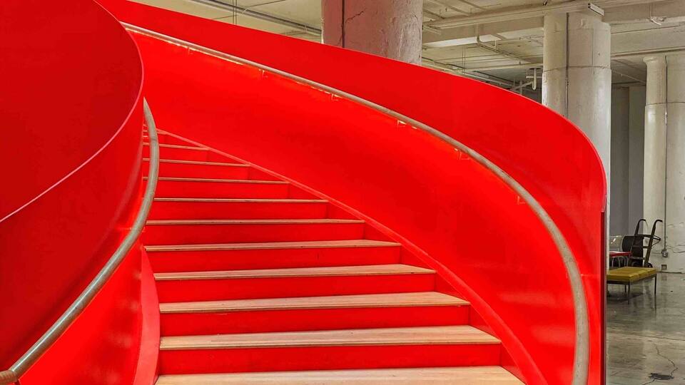 Red Is the color. This wonderful building in Memphis is full of surprises #red #lifeatexpedia #tlotravel