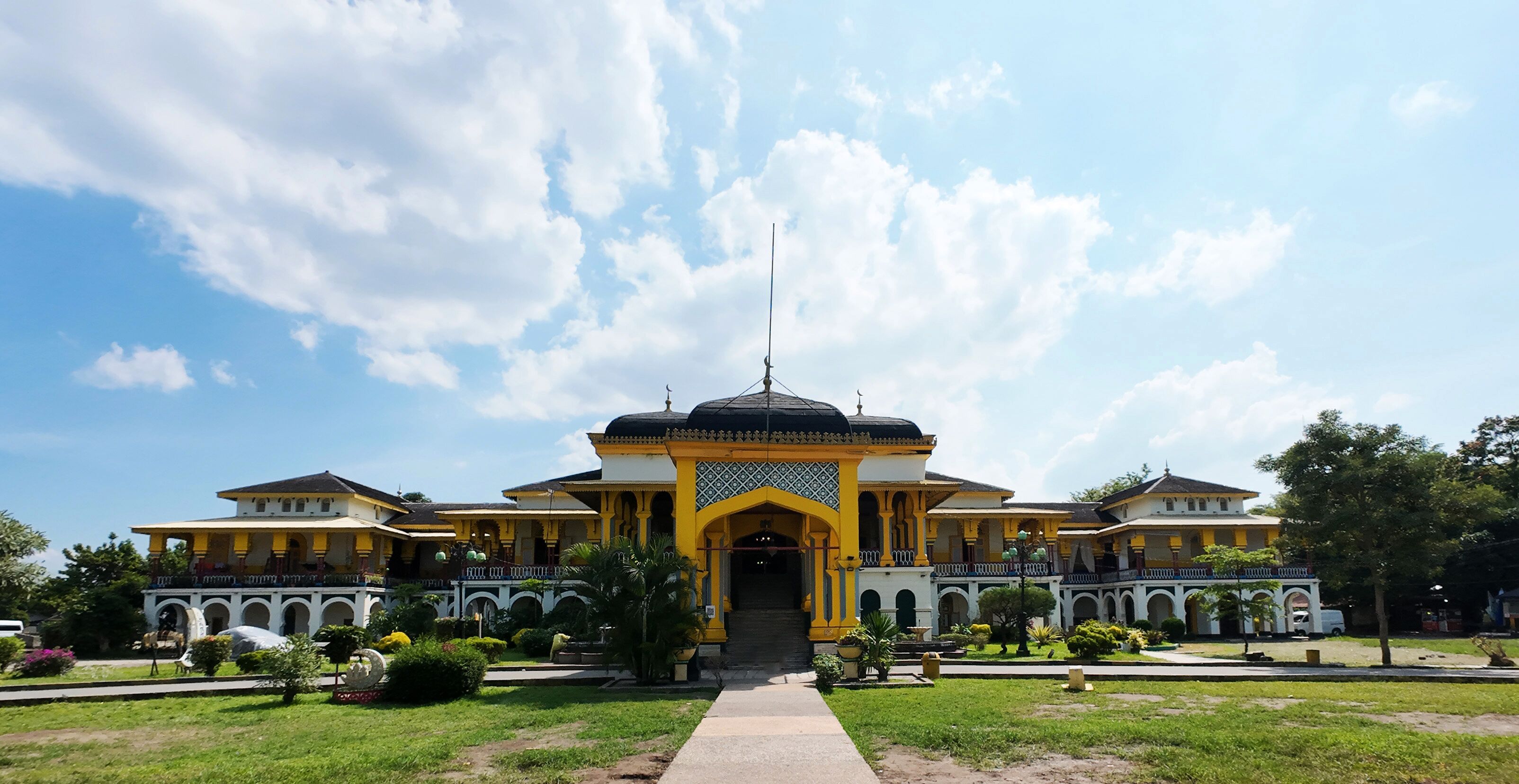 Maimun Palace in Medan, Iconic Royal Landmark of North Sumatra