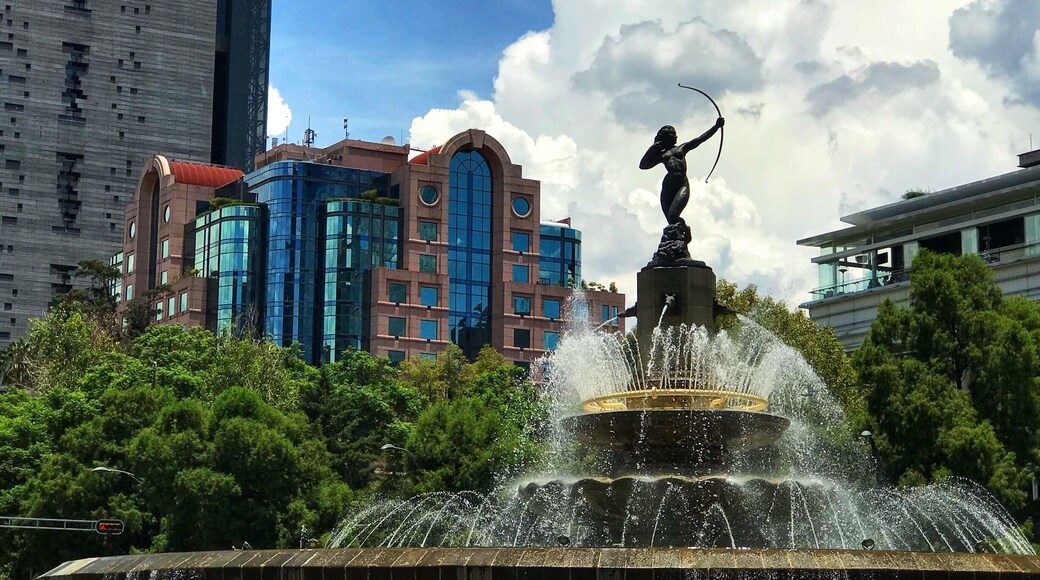 While in Mexico walk in the Paseo de la Reforma avenue to enjoy these views #BVSblue #blue #LifeAtExpedia #weloveourmarkets #MexicoCity #TLoTravel #CDMX