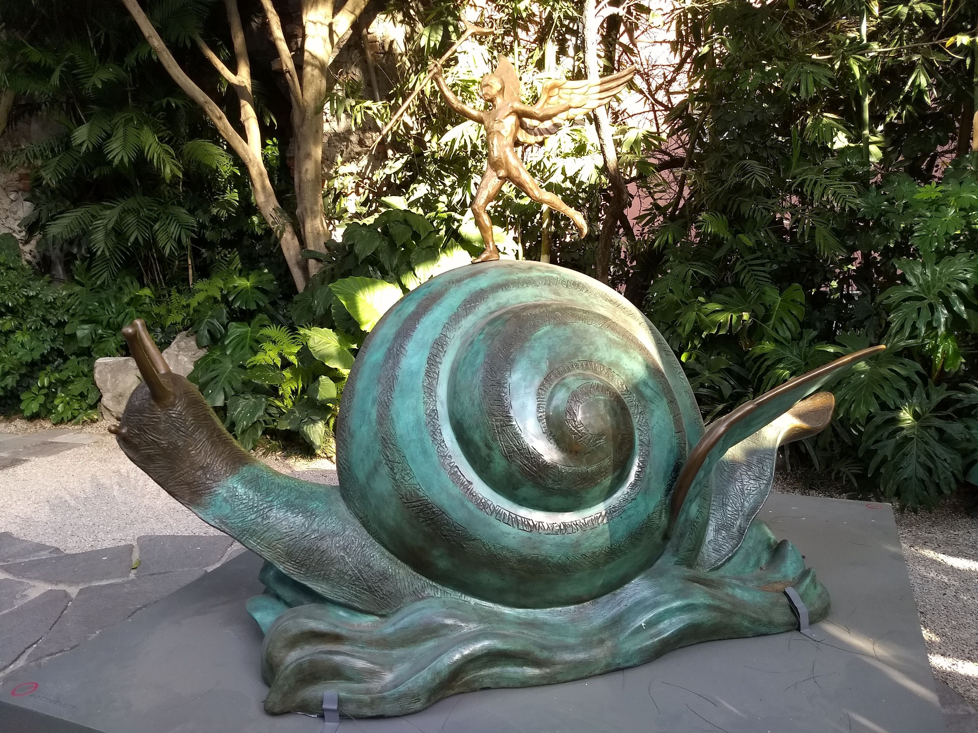 El espacio cultural da paso a interesantes exposiciones temporales como esta de Dalí.