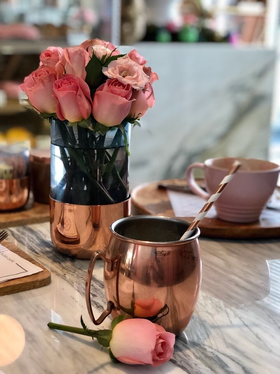 In Mexico City you can find magical places to spend time with friends, couple, family. This photo is in a mall named Park Plaza in Santa Fe zone and its name is Flora Caffe. You can enjoy a delicious chai latte, croissants or a simply capuccino. #LikeALocal! #lifeatexpedia #visitmexico #lovemexico #Culture