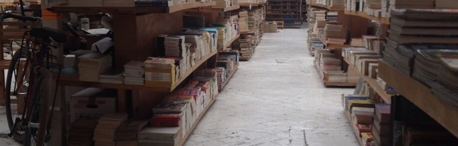 Never went to this library even though i used to cross in front of it every day. You can find old books or even sell.
Is nice :)
#indoors