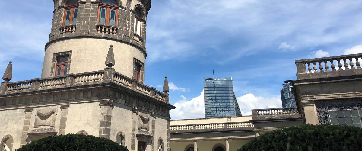 Nice walk up to the castle with a higher view to the park and the city.