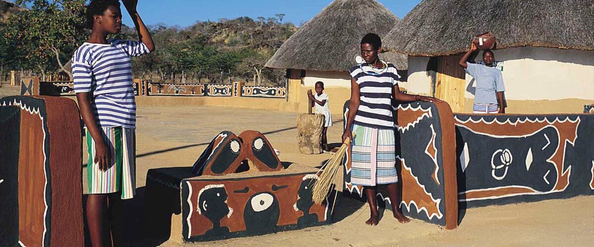 Musina featuring outdoor art, a small town or village and art