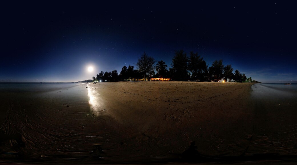 Moon rising, Kilindoni, Mafia Island, Tanzania
