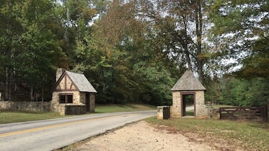 Sam A. Baker State Park is located in the Saint Francois Mountains region of the Missouri Ozarks. With the hills, small mountains, and the St. Francois River and Big Creek flowing through it we found great camping, amazing views, and hiking with trails that range from easy to challenging!