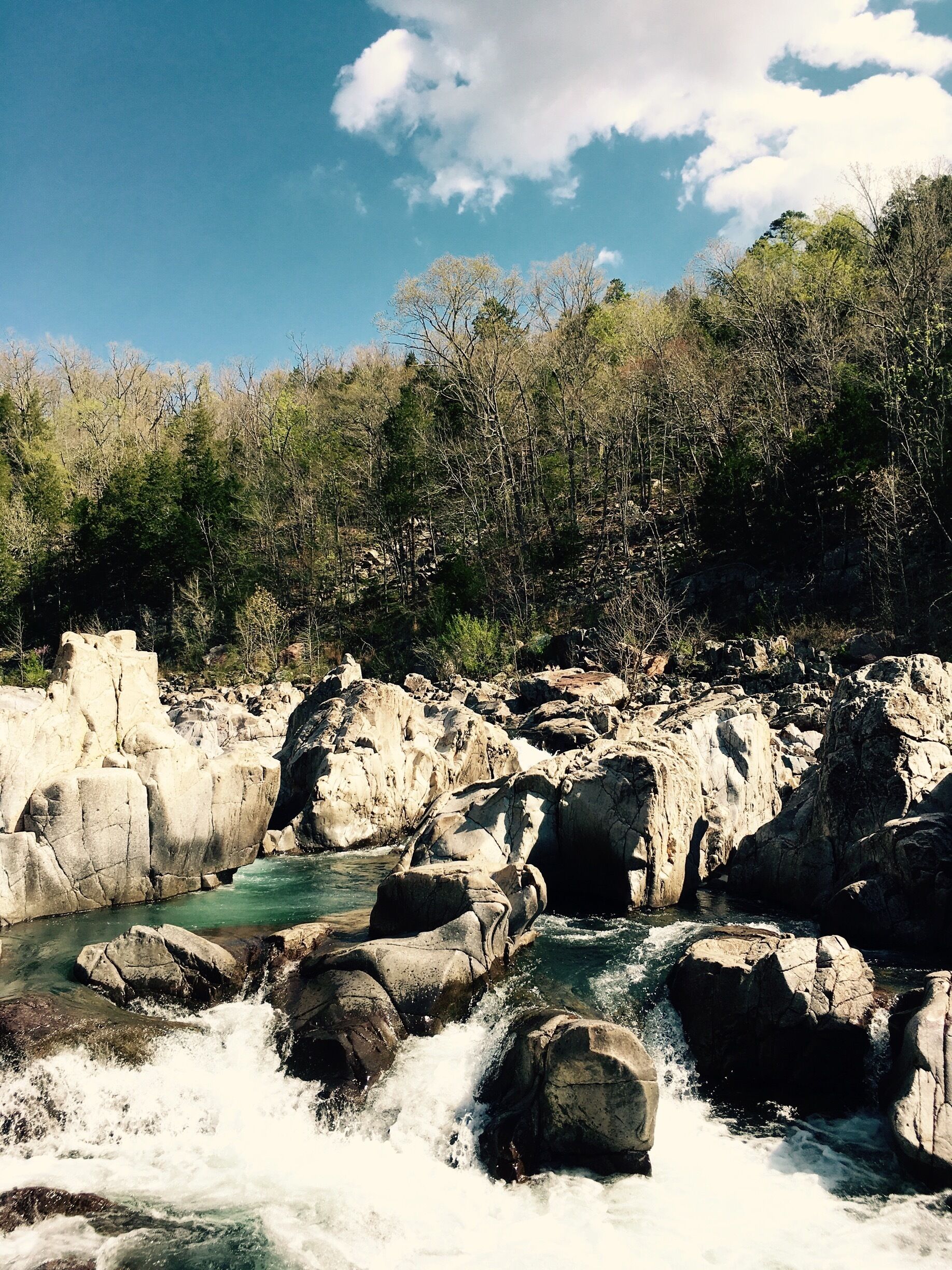 This place had one of the most beautiful rock formations on a river, which has contributed to this piece of art for over thousands of years!! Johnson shut-ins state park #Takeahike