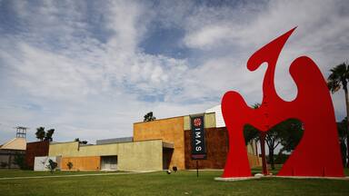 McAllen ofreciendo un jardín, señalización y arte al aire libre