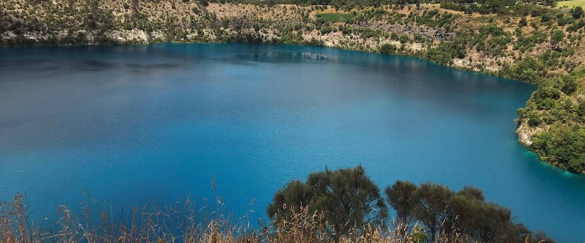 Mount Gambier is a great place for a pit stop when driving to Adelaide. The Blue Lake is a crater lake that is vibrant blue in color because of all the minerals in the limestone below. #SMDdoesOZ #Australia