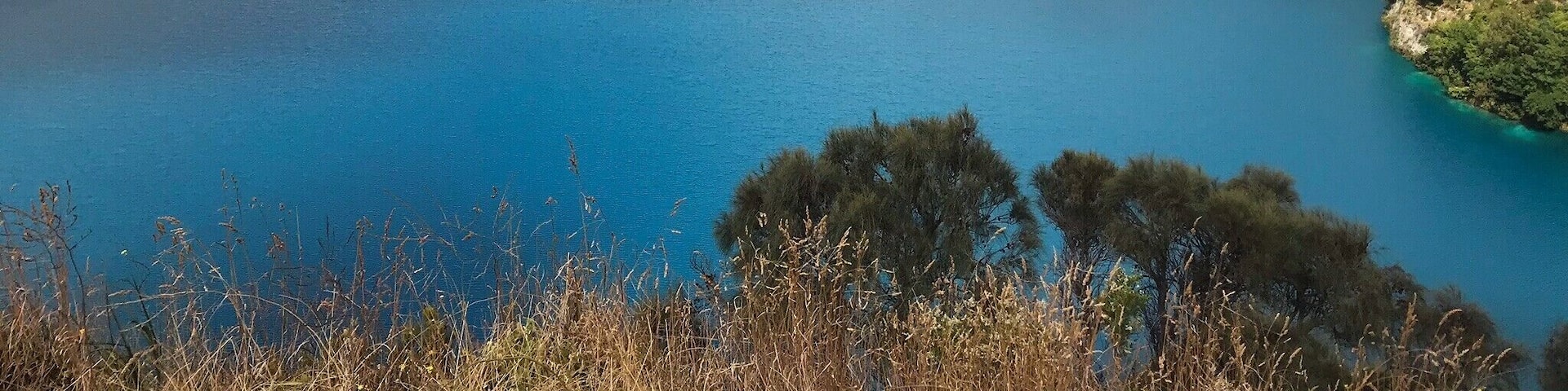 Mount Gambier is a great place for a pit stop when driving to Adelaide. The Blue Lake is a crater lake that is vibrant blue in color because of all the minerals in the limestone below. #SMDdoesOZ #Australia
