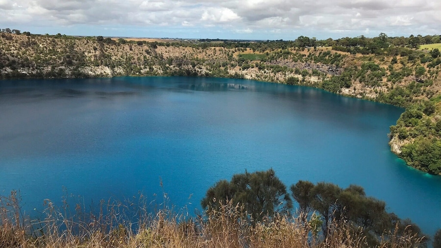 Mount Gambier is a great place for a pit stop when driving to Adelaide. The Blue Lake is a crater lake that is vibrant blue in color because of all the minerals in the limestone below. #SMDdoesOZ #Australia