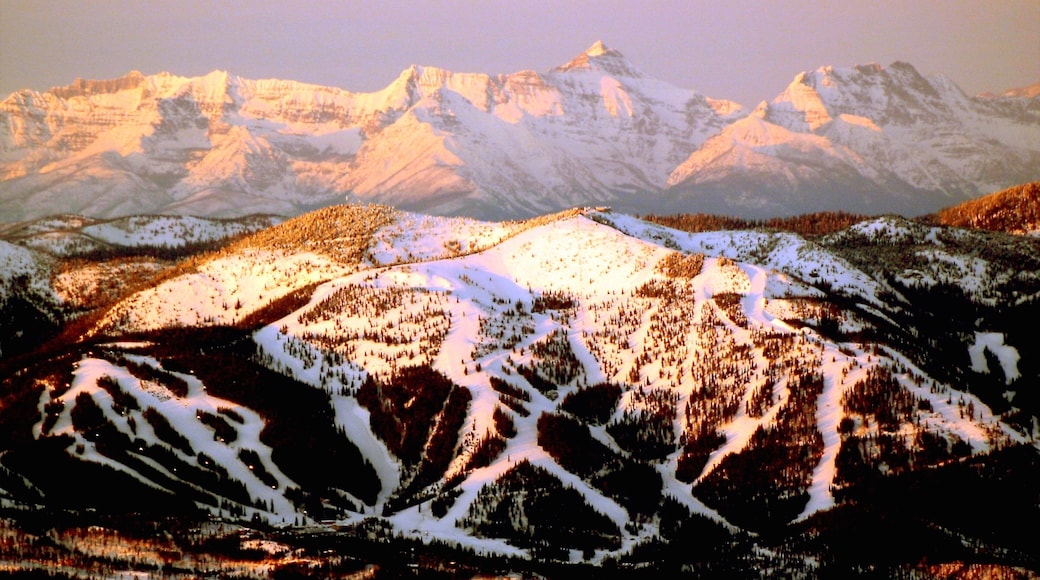 Montana which includes snow, mountains and a sunset