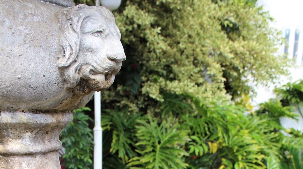 Hidden beach lodge with an amazing private beach ...