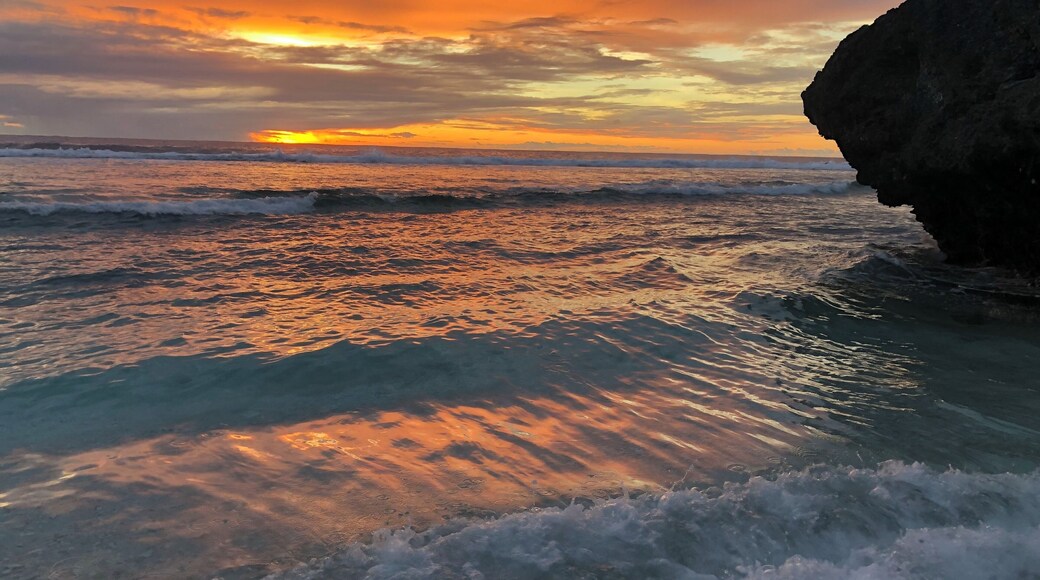 Gorgeous Mangaia sunset near Babe’s Place. Cook Islands.