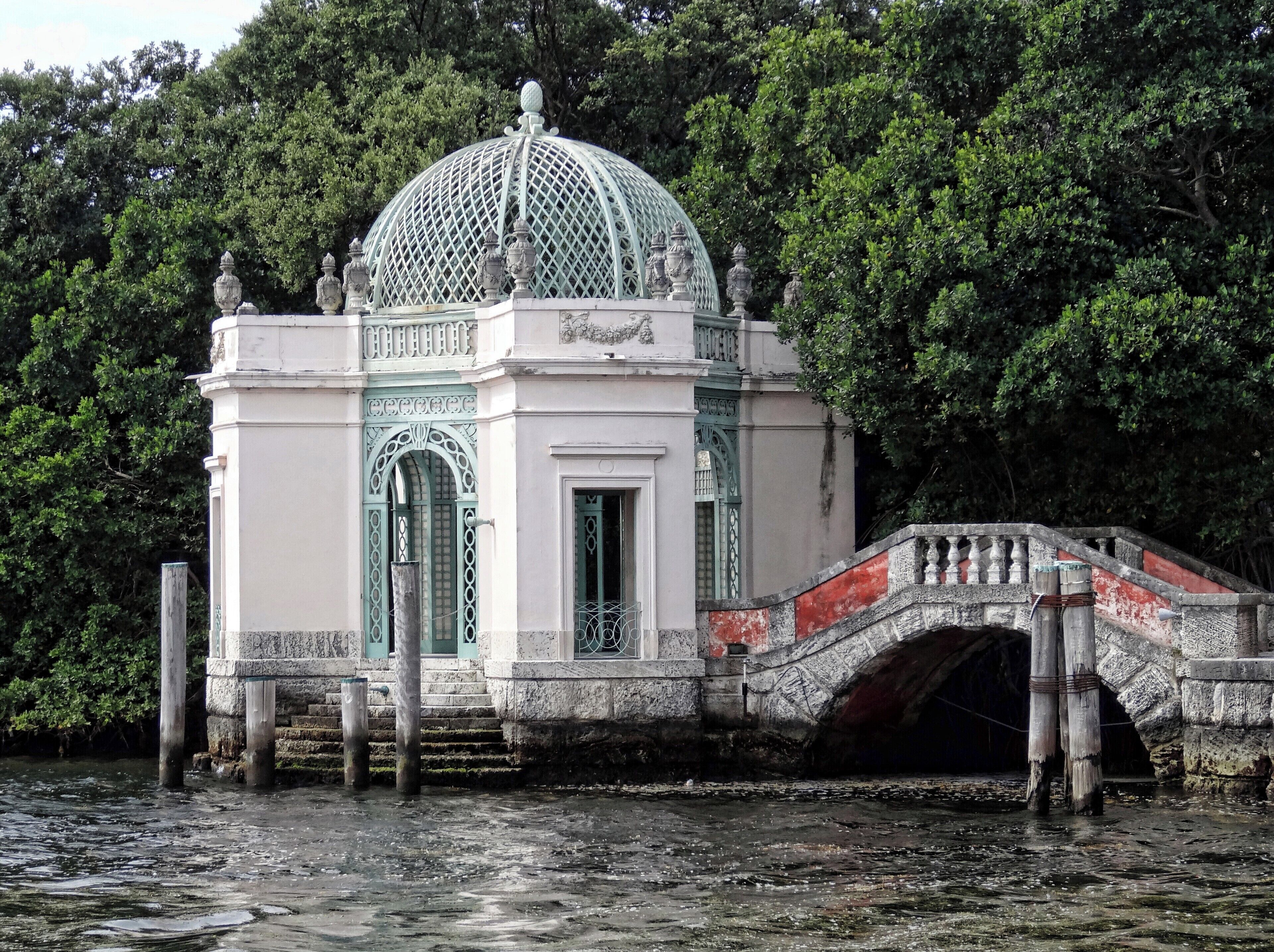 #Vizcaya #Miami
Local muito bonito. Foi residência de inverno de James Deering de 1916 a 1925. Deering fez várias viagens à Europa para se inspirar nas construções europeias e assim construir a sua residência em Miami. Na sua construção foram usados mais de 1000 trabalhadores do Caribe e da Europa.