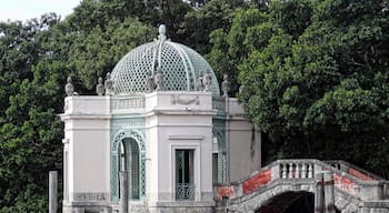 #Vizcaya #Miami
Local muito bonito. Foi residĂȘncia de inverno de James Deering de 1916 a 1925. Deering fez vĂĄrias viagens Ă Europa para se inspirar nas construçÔes europeias e assim construir a sua residĂȘncia em Miami. Na sua construção foram usados mais de 1000 trabalhadores do Caribe e da Europa.