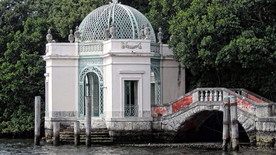 #Vizcaya #Miami
Local muito bonito. Foi residência de inverno de James Deering de 1916 a 1925. Deering fez várias viagens à Europa para se inspirar nas construções europeias e assim construir a sua residência em Miami. Na sua construção foram usados mais de 1000 trabalhadores do Caribe e da Europa.