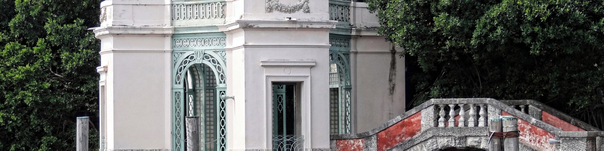 #Vizcaya #Miami
Local muito bonito. Foi residência de inverno de James Deering de 1916 a 1925. Deering fez várias viagens à Europa para se inspirar nas construções europeias e assim construir a sua residência em Miami. Na sua construção foram usados mais de 1000 trabalhadores do Caribe e da Europa.