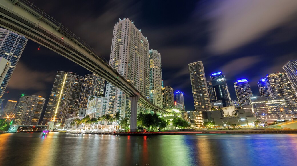 This place is right behind the James L Knight Center, right between the Brickell Avenue and the S.E. 2nd Avenue bridge. I was on the North side of the Miami River pointing my camera South East. I found plenty of parking for a reasonable price. Best time if you want lots of action would be Friday or Saturday night. For a more desolate nights I would recommend Monday thru Thursday night. Here you will find an incredible amount of photography opportunities to shoot for. While like any big city you will find a few homeless folks, the place was very clean and very well kept. Lots of new, very tall buildings have made the Miami landscape a very popular site for photography!