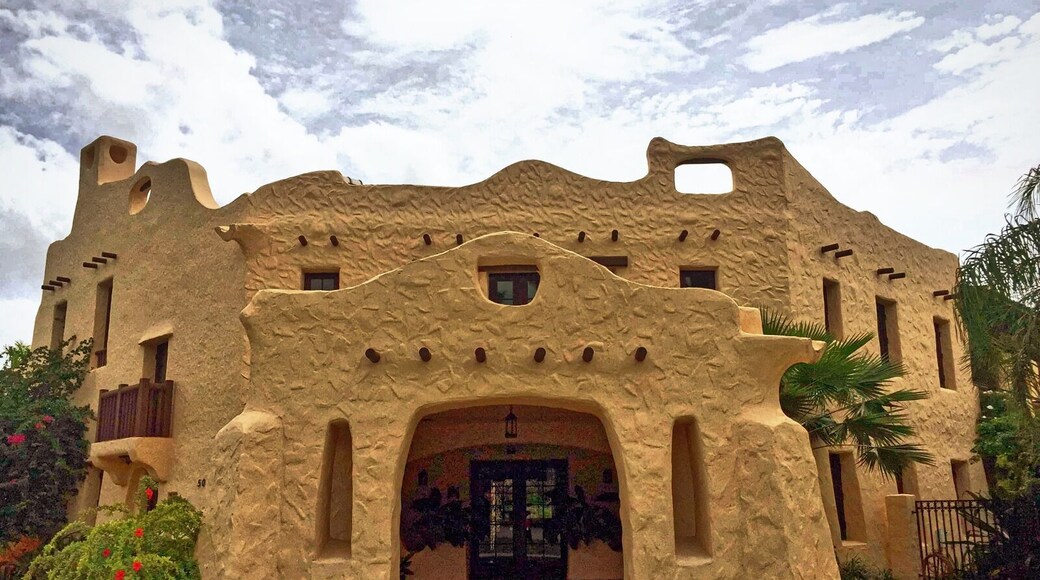 A hidden gem in Miami...What a stunningly beautiful place with a 1920s charm.❤