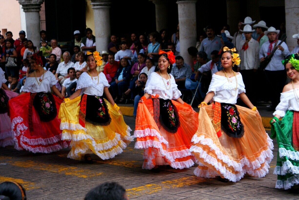 Watching traditional dancers preform on a Sunday morning in Central Park, Merida.