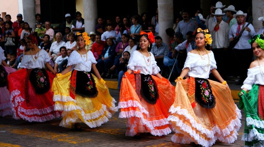 Watching traditional dancers preform on a Sunday morning in Central Park, Merida.
