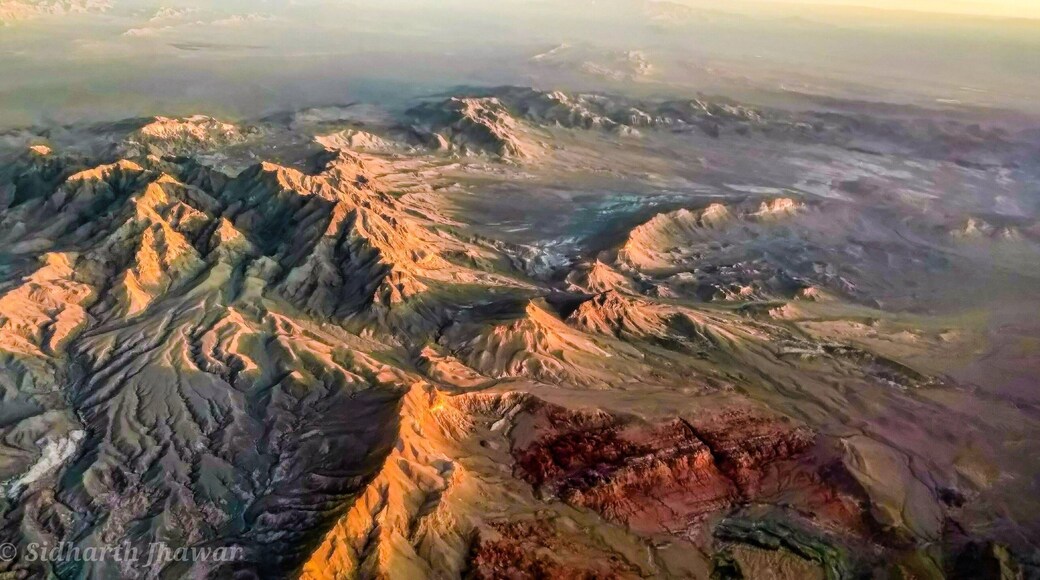 One of the best perks of window seat, especially during early morning flight. Absolutely loved this spot in the middle of nowhere. #shotfromabove #LifeAtExpedia #LifeAtExpediaGroup #FirstPost #ShotFromPlane #GooglePixel
https://www.instagram.com/j.sid/