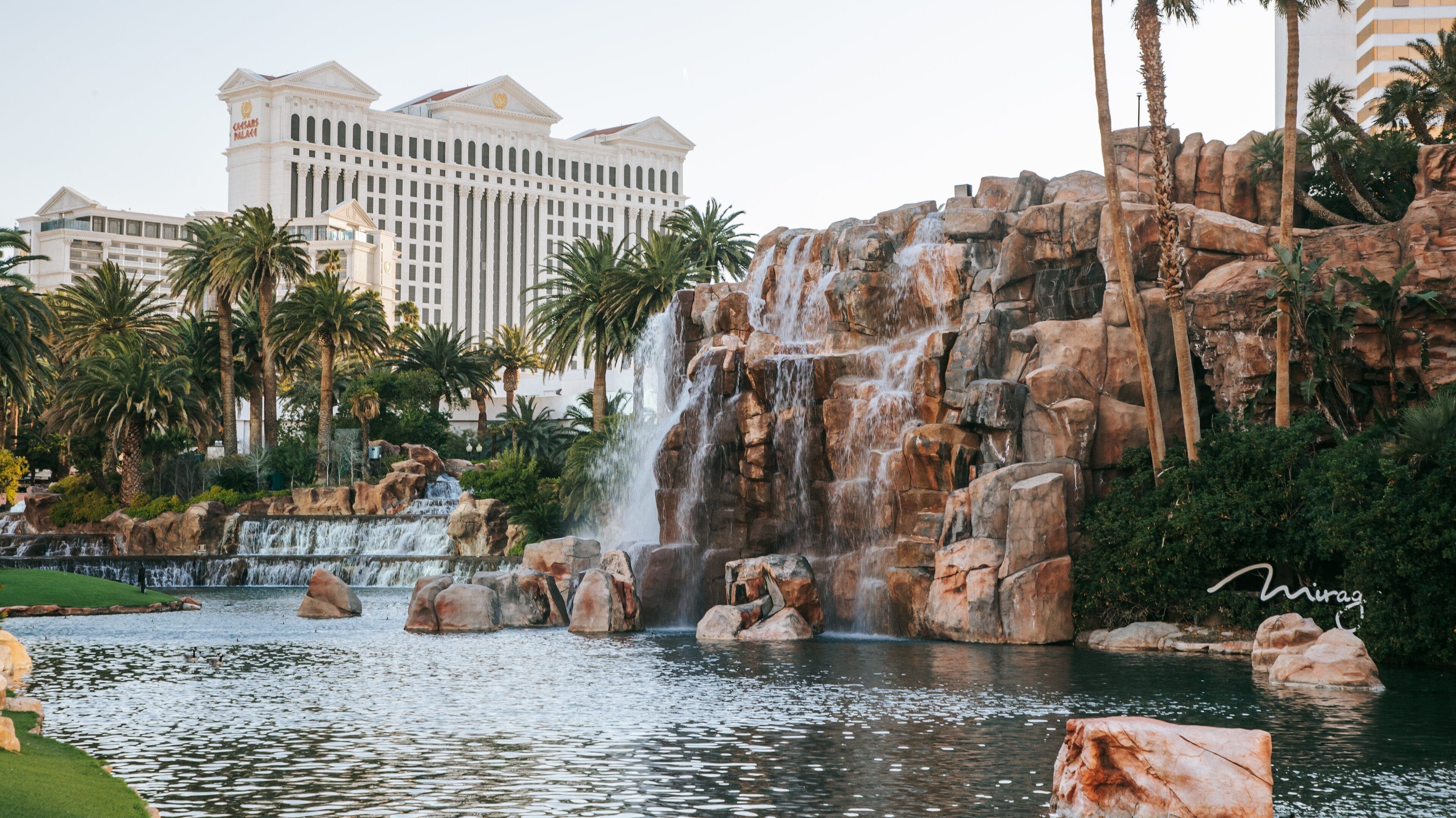 Nevada which includes a fountain and a pond