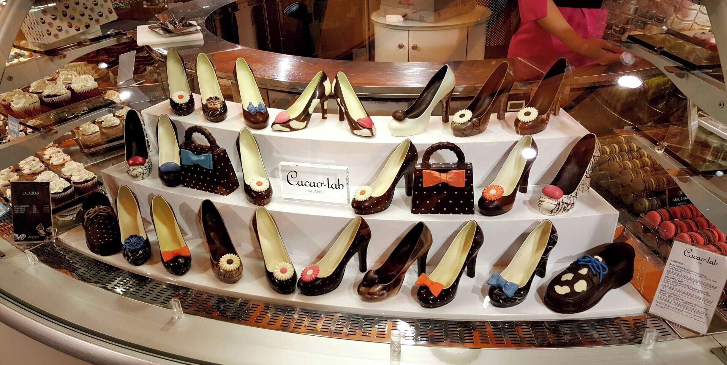 Eatable chocolate shoes and bags! Really nice! #cacaolab #delicious