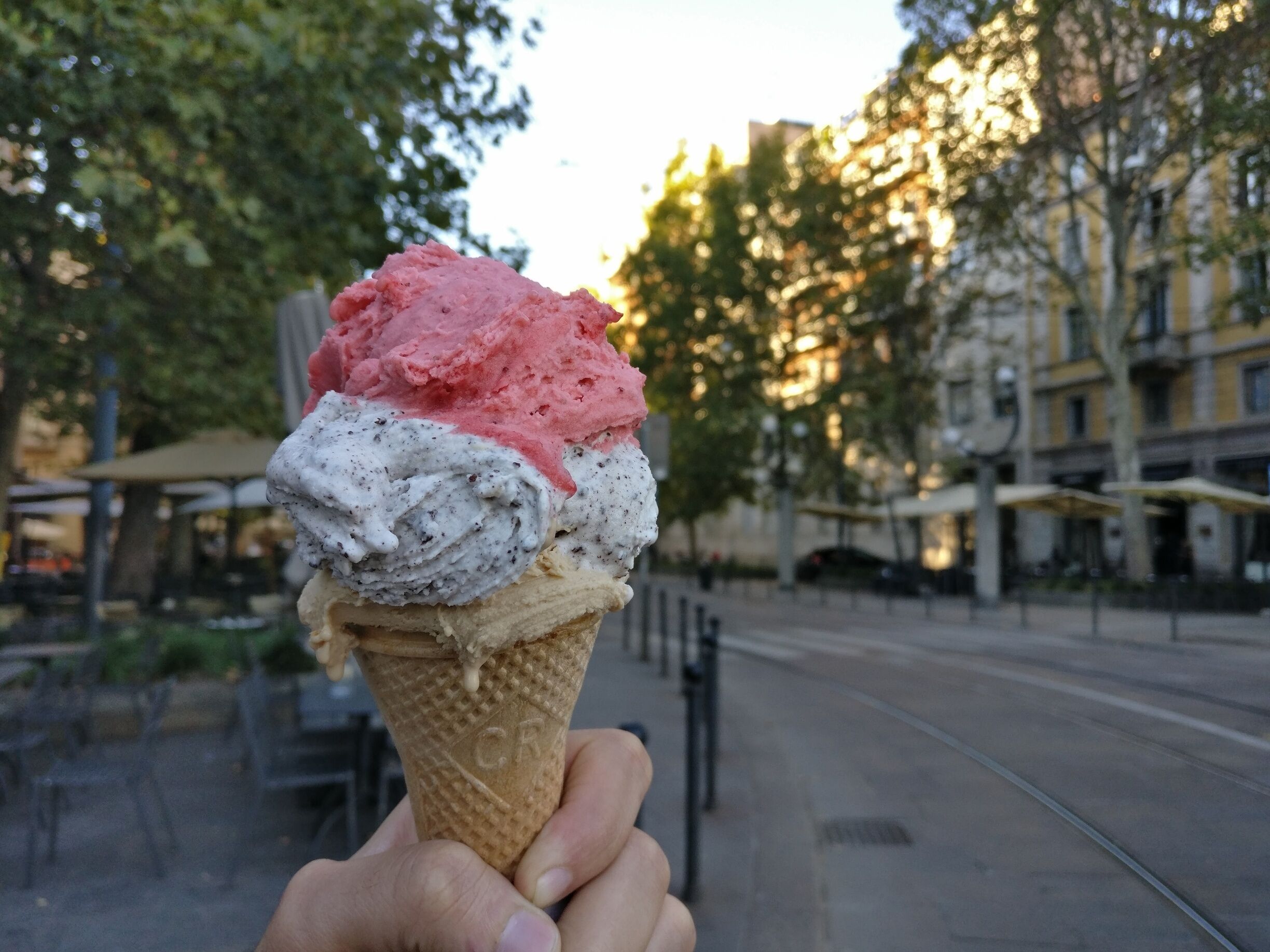 Check out the little restaurant in the corner of Arco della Pace for some of the best gelato in Milan. #FoodieFinds #Gelato #Italy #Merch #LifeAtExpedia #Milan