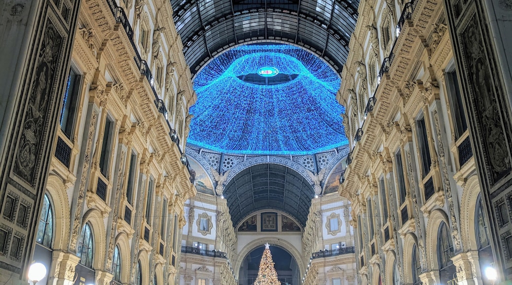 Galleria Vittoria Emanuele is a distinctive landmark mall in Milan's Duomo area. The stunning Swarovski Christmas tree adds to the grandeur of the Christmas celebration season. Go on weekdays for fewer crowds. #LifeAtExpediaGroup