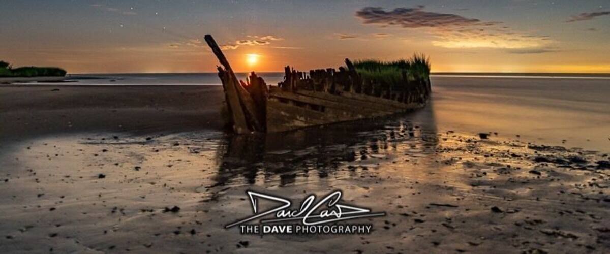 Perseid meteor over the shipwreck #adventure