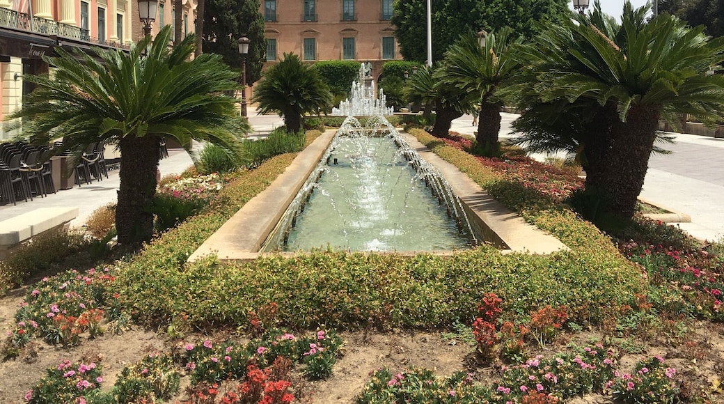 Beautiful Murcia on a very quiet Sunday. No shops open so plenty of opportunity to take in the scenery and architecture.