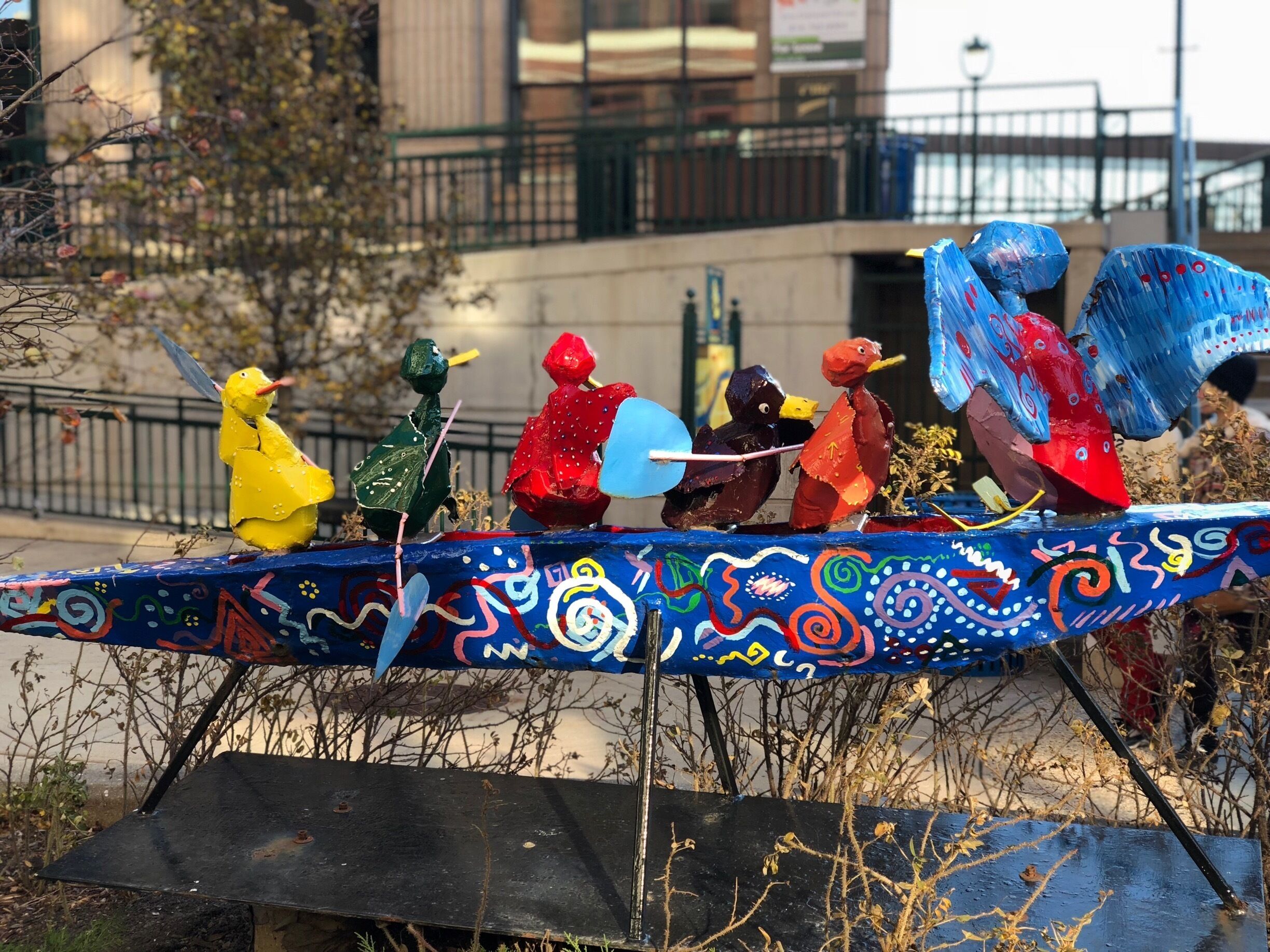 I love the colours of these ducklings. #art #sculpture #artsmatter #ducklings #birds #milwaukeeriverwalk #milwaukee #wisconsin #midwest #riverwalk #travelbug #gadabout #wayfarer #nomad #wanderlust #usa