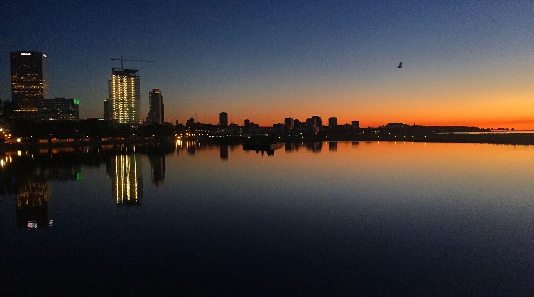 #LoveMyTown because living right on the lake is beautiful! Milwaukee sunrises are a sight to see!