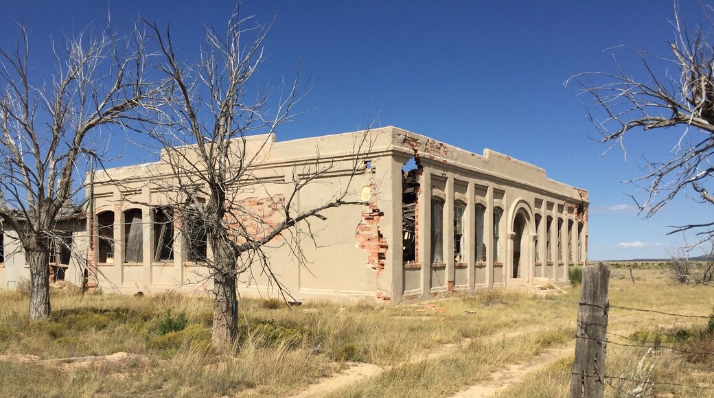 The Cedarvale School was built in the early 1990/ following an influx of migrant farm workers. Although a gym and cafeteria were added on the mid 1930s, the town suffered a major population decline following WWII and the Great Depression, leading to several abandoned buildings inthis almost-ghost town.