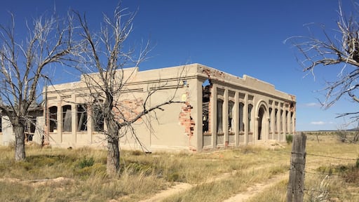 The Cedarvale School was built in the early 1990/ following an influx of migrant farm workers. Although a gym and cafeteria were added on the mid 1930s, the town suffered a major population decline following WWII and the Great Depression, leading to several abandoned buildings inthis almost-ghost town.