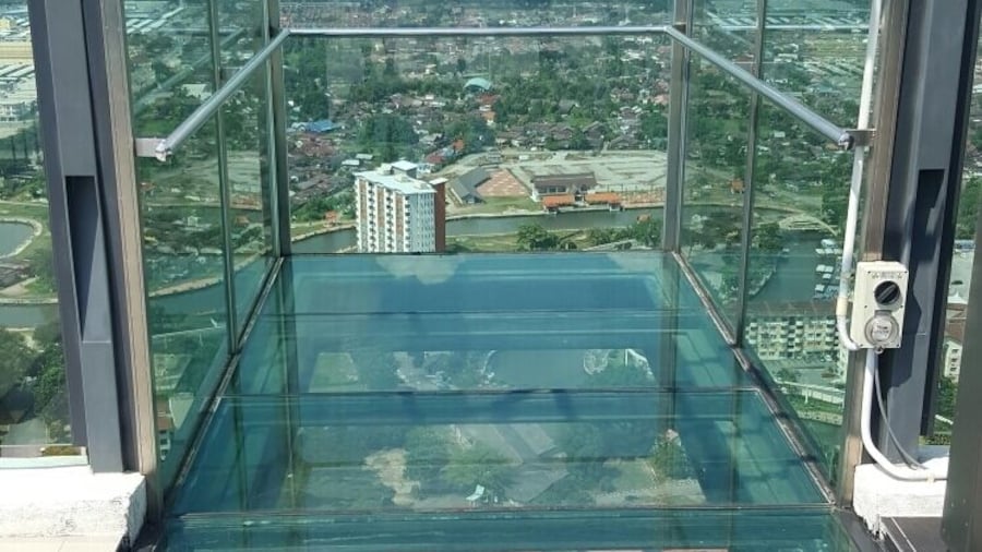 Look down 43 stories!
RM25 for a walk on the roof of The Shore.