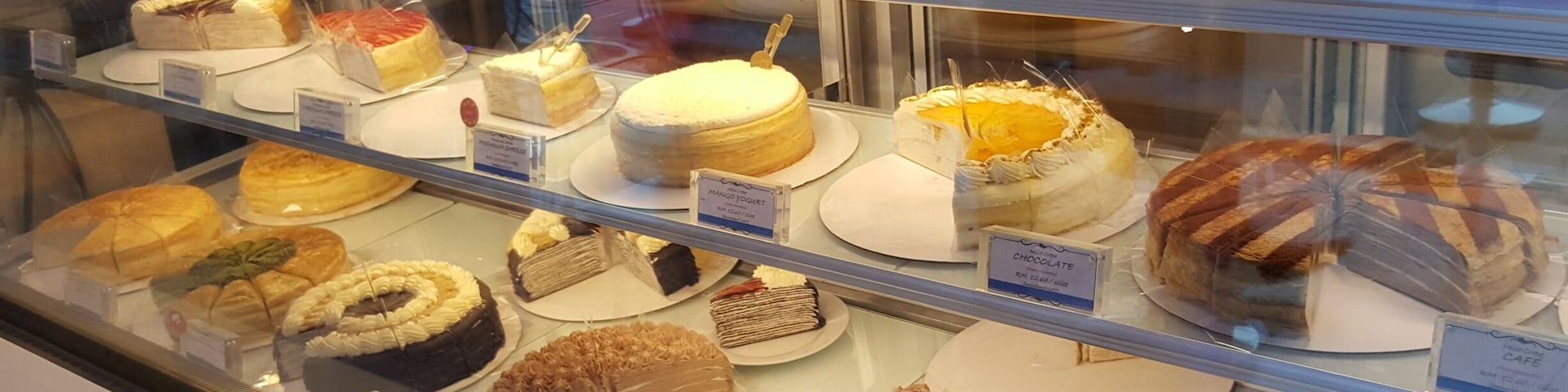 Mille crepe cakes at Nadeje are really popular as they ooze with vanilla goodness at every single layer.
Try the original before you order any other!