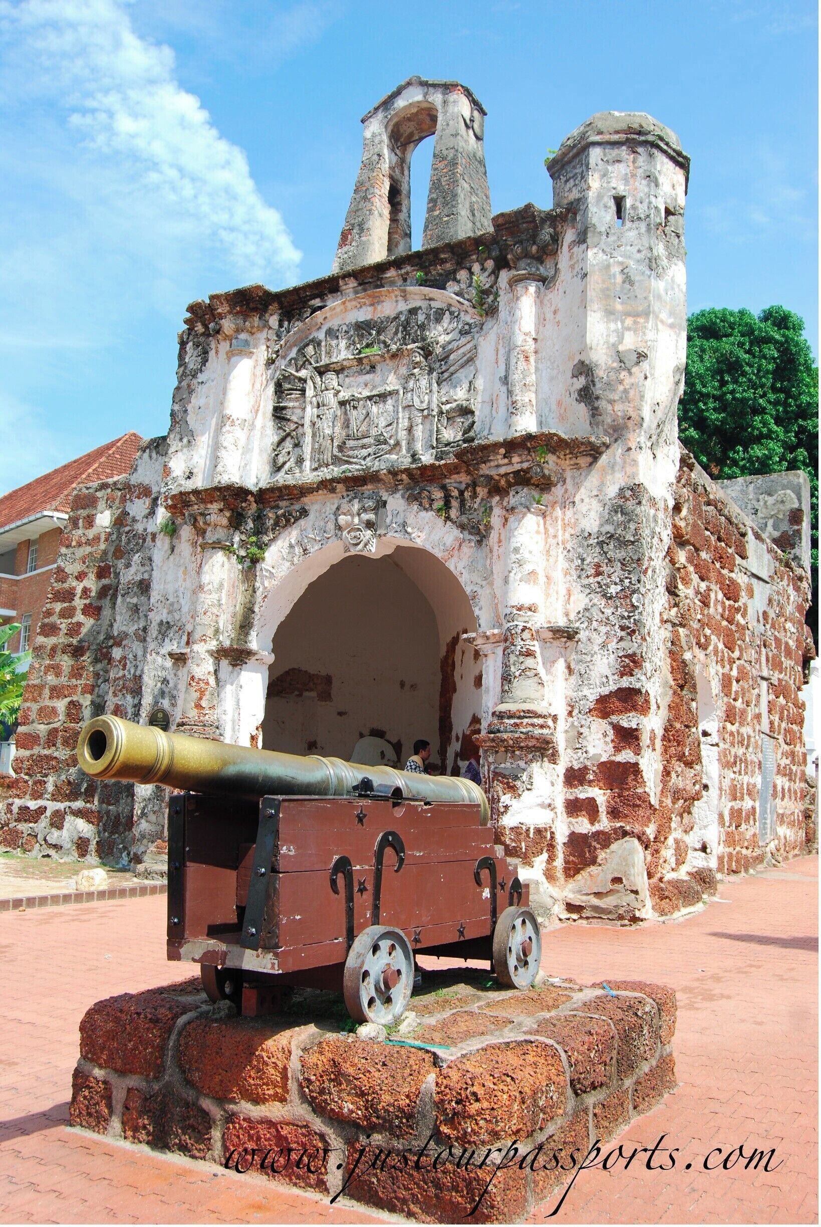 This is one of the few remaining sections of the original fort. It is a very small area with a few old canons dating back to the 1700's. It gets very busy with tour groups so go early during the week.