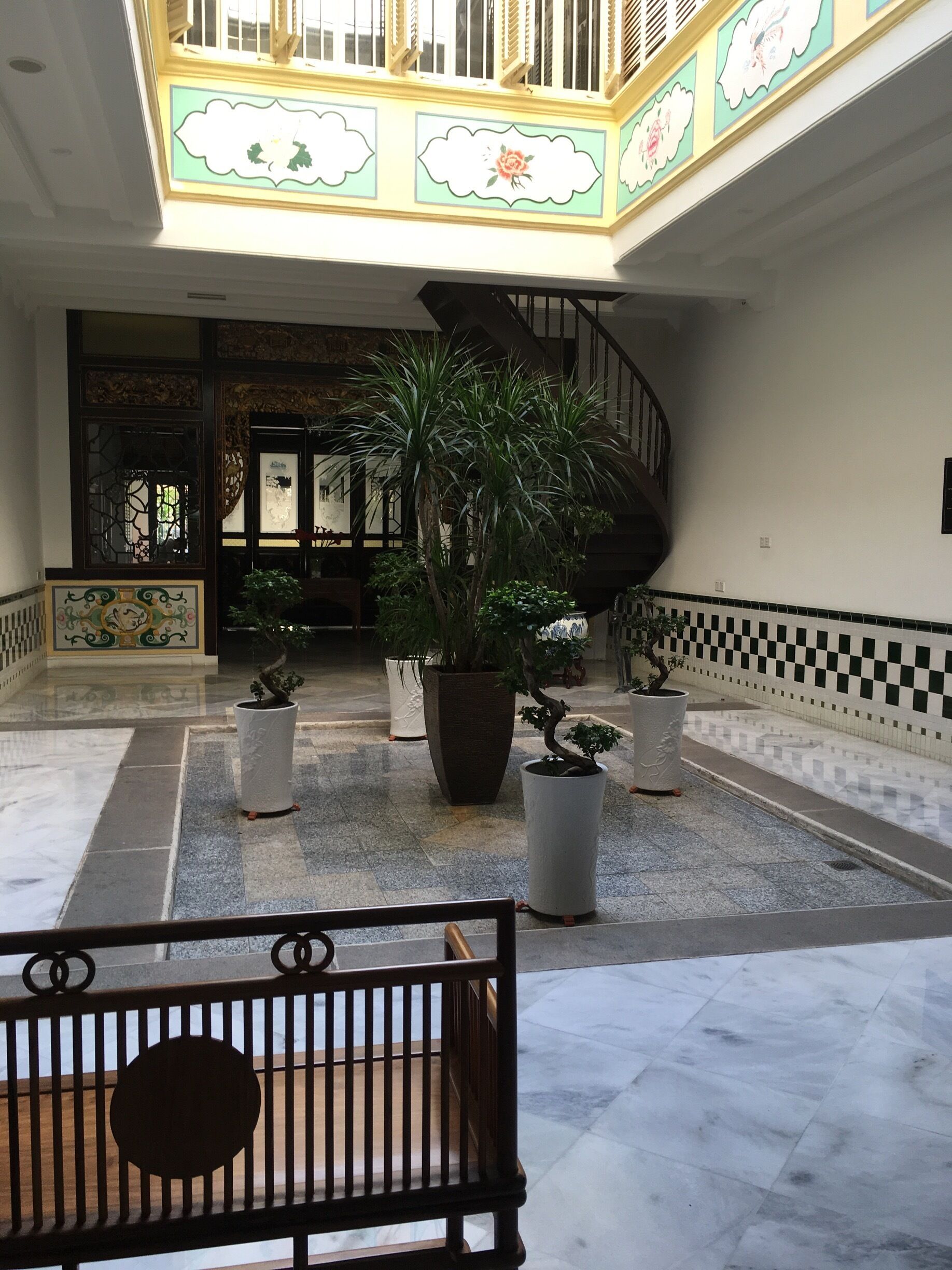 Beautiful heritage hotel, walking distance to Jonker Walk. The hotel is simple, clean, spaces. Serve simple and delicious breakfast. 