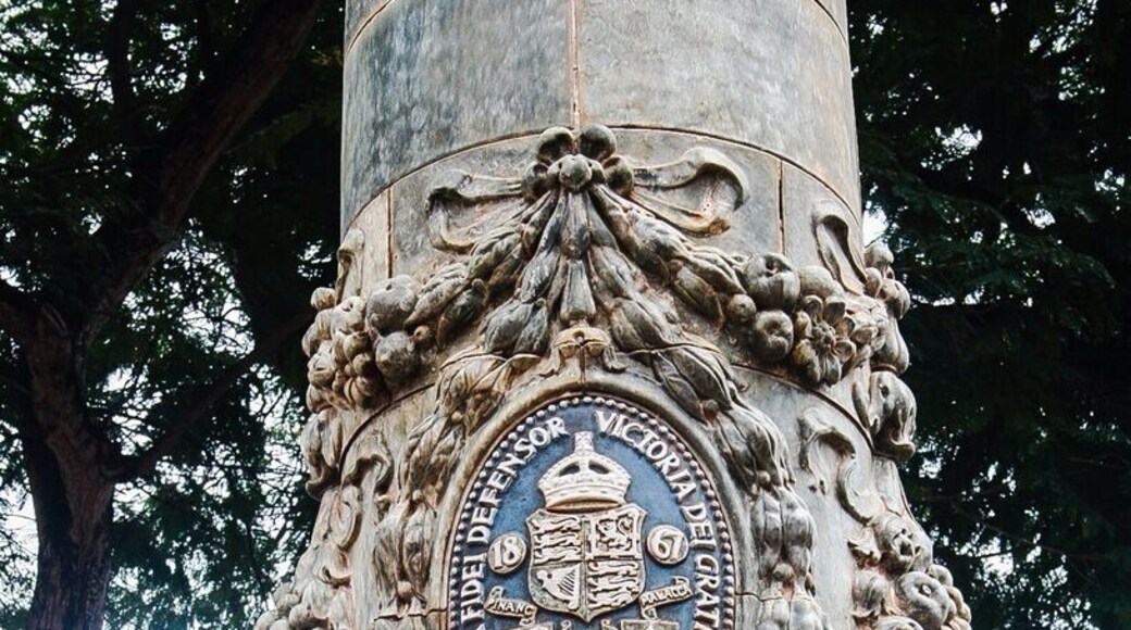 At the Dutch square, the fountain has an obelisk like,decorative column inscribing the insignia of the British royalty. Like the Portuguese and the Dutch, the British also colonialised the Town. At that time the reigning monarch was Queen Victoria.