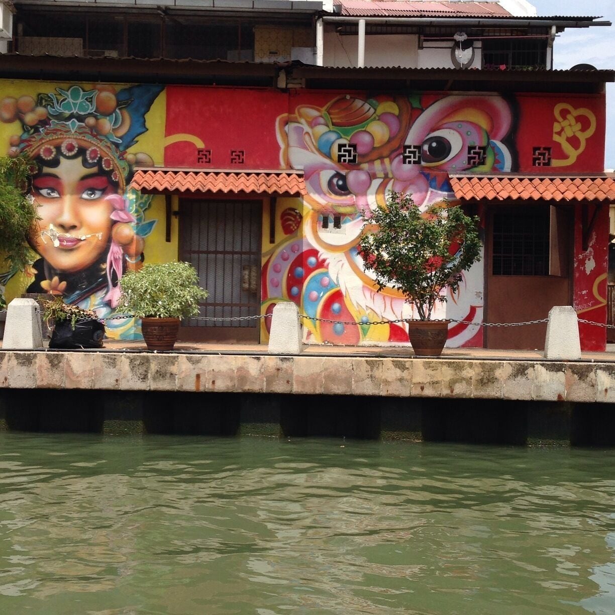 Graffiti art on the houses along the Melaka river. 