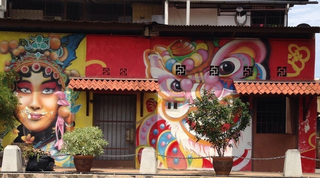 Graffiti art on the houses along the Melaka river.